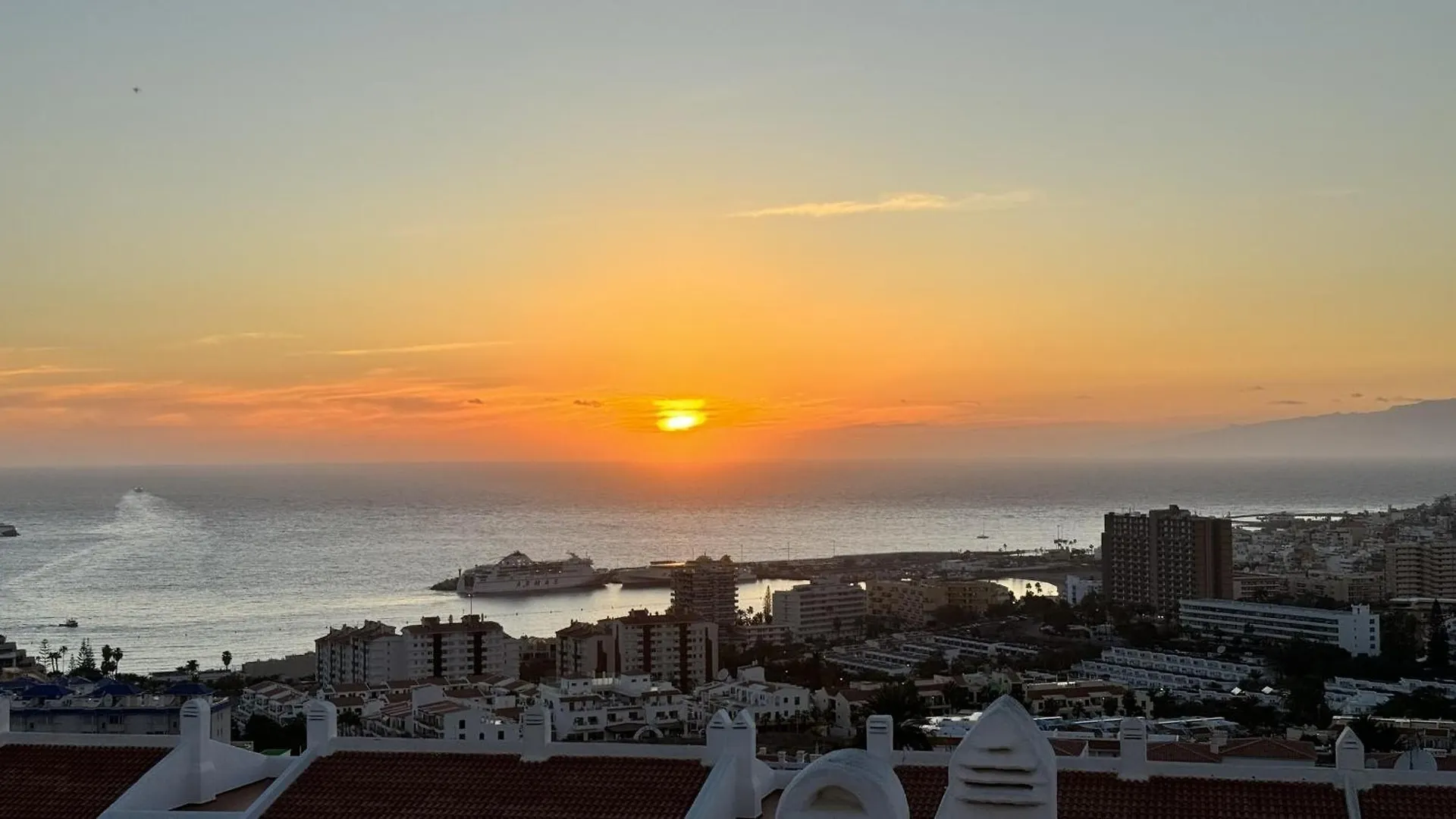 Amazing Los Cristianos Panoramatic View Home 0*, 洛斯克里斯蒂亚诺斯