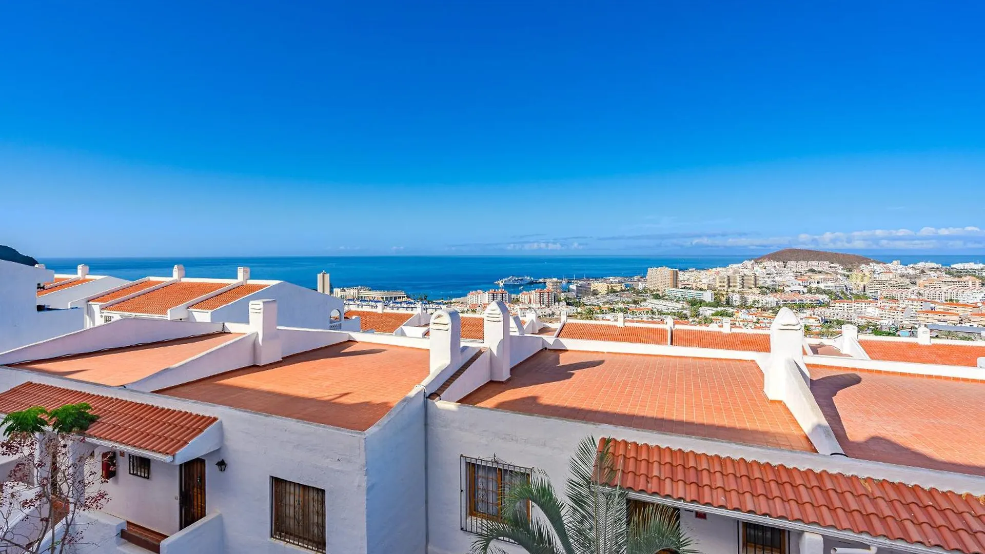 Amazing Los Cristianos Panoramatic View Home 0*, 洛斯克里斯蒂亚诺斯